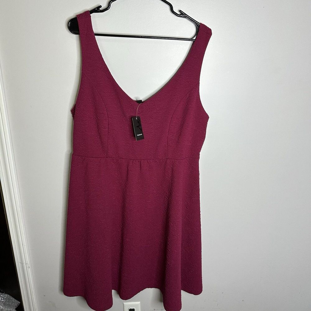 Women's NEW‎ Torrid Size 2 V-Neck Red Textured Skater Sleeveless Dress